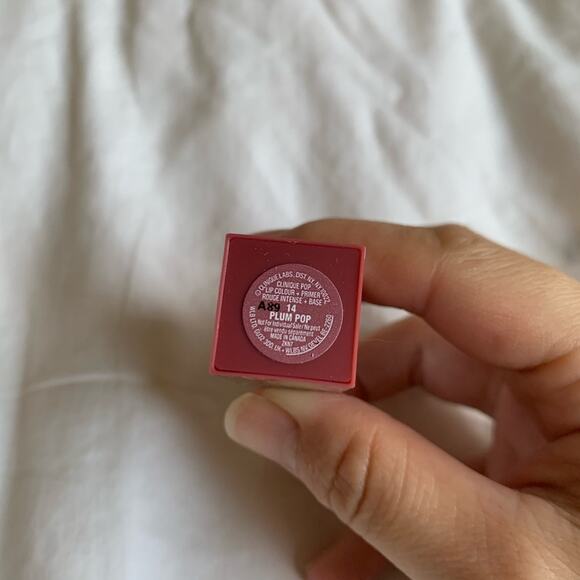 Clinique lip colour and primer lipstick plum pop - Picture 3 of 3